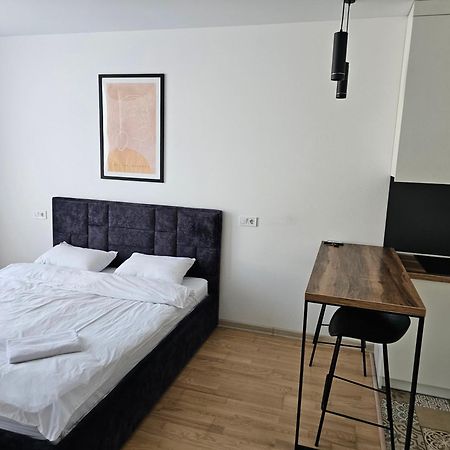 Nyvky Like Home - Studio - Apt 35 Kiev Exteriör bild