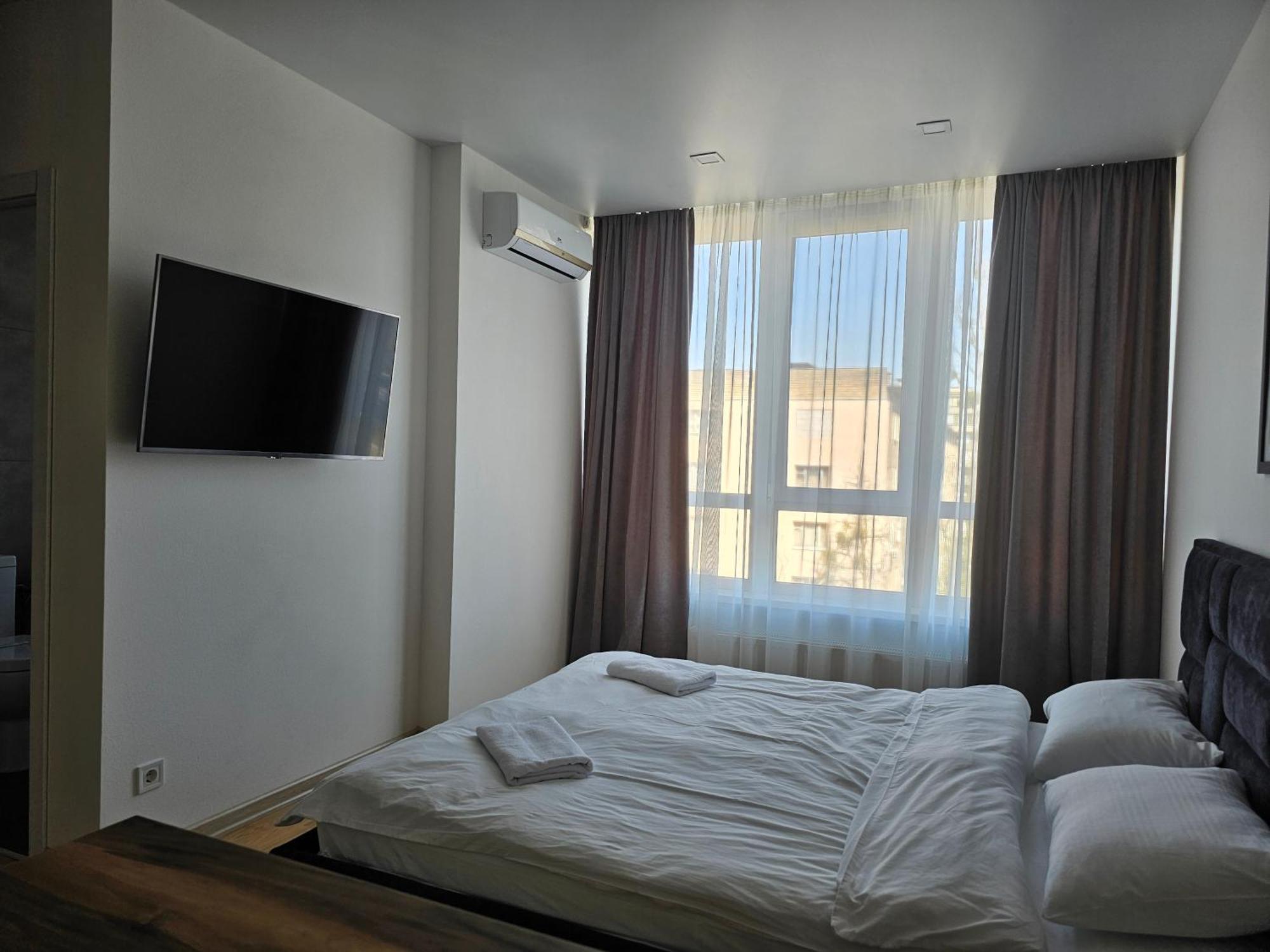 Nyvky Like Home - Studio - Apt 35 Kiev Exteriör bild